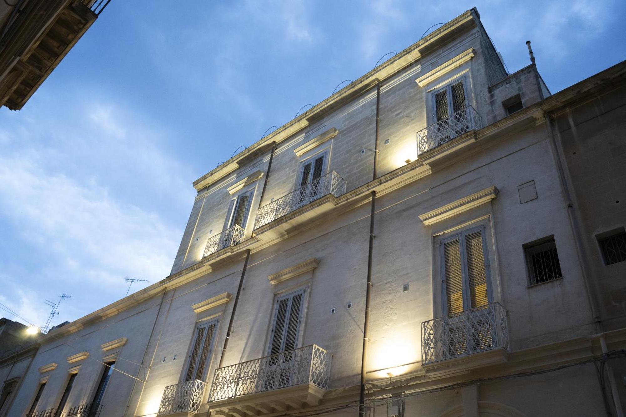 Palazzo Cavour Bed & Breakfast Lecce Exterior photo